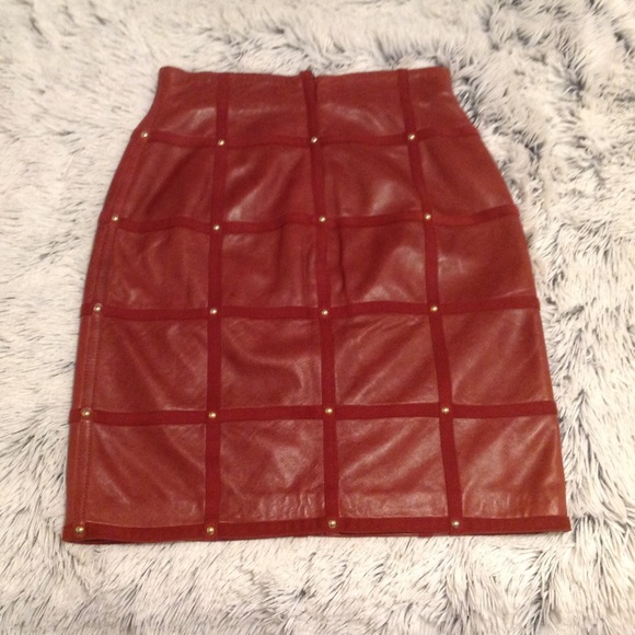 πHPπEscada vintage leather skirtπ₯ - Picture 4 of 7